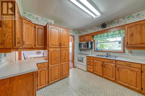 194 Orchard Road, Woodstock (Woodstock - North), ON - Indoor Photo Showing Kitchen With Double Sink