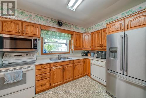 194 Orchard Road, Woodstock (Woodstock - North), ON - Indoor Photo Showing Kitchen With Double Sink