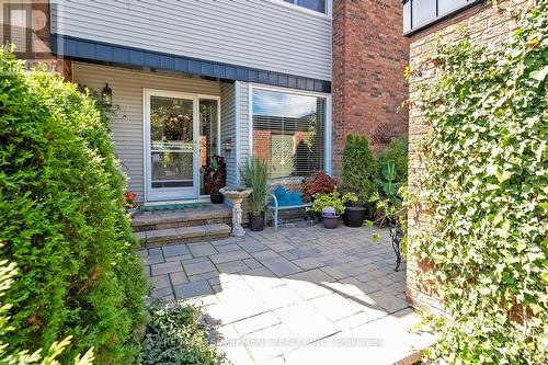 5 - 1580 Kerns Road, Burlington, ON - Outdoor