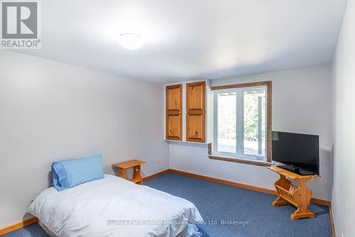 1889 South Horn Lake Road, Magnetawan, ON - Indoor Photo Showing Bedroom