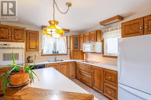 1889 South Horn Lake Road, Magnetawan, ON - Indoor Photo Showing Kitchen With Double Sink