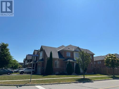 35 WESTPORT DRIVE  Whitby, ON L1R 0J4