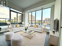 402 - 370 MARTHA STREET  Burlington, ON L7R 0G9