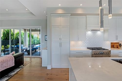 5697 Jasper Way, Kelowna, BC - Indoor Photo Showing Kitchen With Double Sink With Upgraded Kitchen