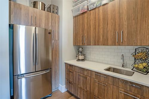5697 Jasper Way, Kelowna, BC - Indoor Photo Showing Kitchen