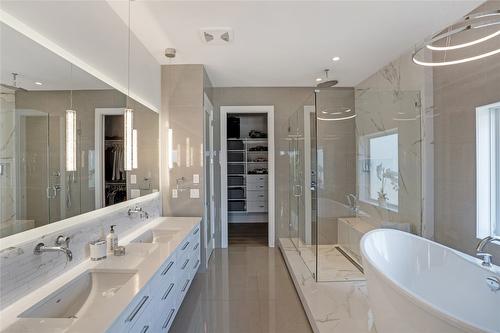 5697 Jasper Way, Kelowna, BC - Indoor Photo Showing Bathroom