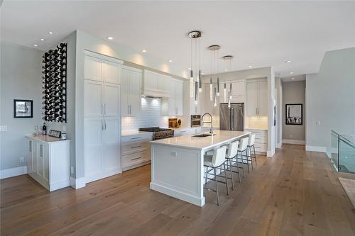 5697 Jasper Way, Kelowna, BC - Indoor Photo Showing Kitchen With Upgraded Kitchen