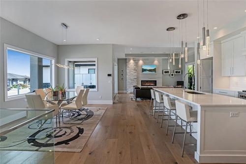 5697 Jasper Way, Kelowna, BC - Indoor Photo Showing Kitchen With Upgraded Kitchen