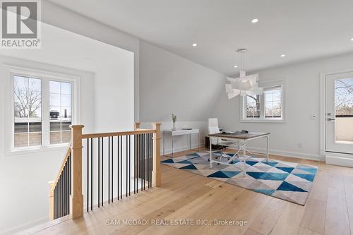 4 Iroquois Avenue, Mississauga, ON - Indoor