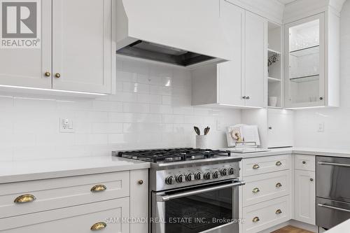 4 Iroquois Avenue, Mississauga, ON - Indoor Photo Showing Kitchen With Upgraded Kitchen