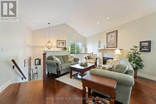 61 Frontier Drive, Niagara-On-The-Lake, ON - Indoor Photo Showing Living Room