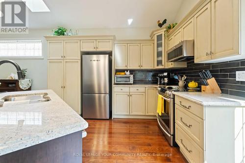 61 Frontier Drive, Niagara-On-The-Lake, ON - Indoor Photo Showing Kitchen With Double Sink With Upgraded Kitchen