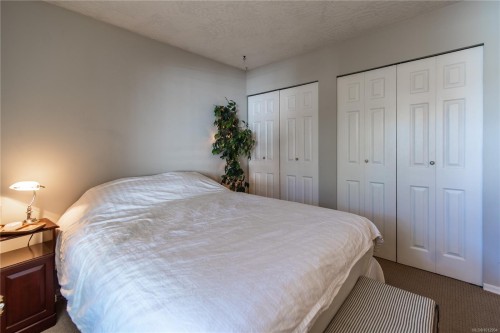 304-832 Fisgard St, Victoria, BC - Indoor Photo Showing Bedroom