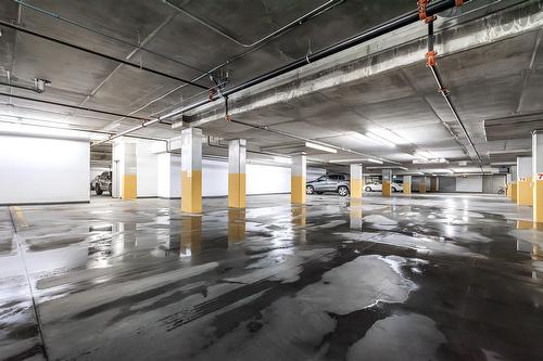 Garage - 102-104-3950 Rue Claude-Henri-Grignon, Montréal (Saint-Laurent), QC - Indoor Photo Showing Garage