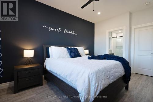 19 - 159 Collins Way, Strathroy-Caradoc (Se), ON - Indoor Photo Showing Bedroom