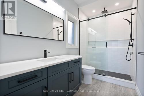 19 - 159 Collins Way, Strathroy-Caradoc (Se), ON - Indoor Photo Showing Bathroom