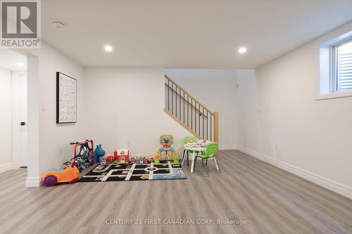 19 - 159 Collins Way, Strathroy-Caradoc (Se), ON - Indoor