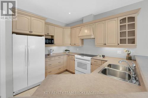 3 - 27 Scullers Way, St. Catharines (Martindale Pond), ON - Indoor Photo Showing Kitchen With Double Sink