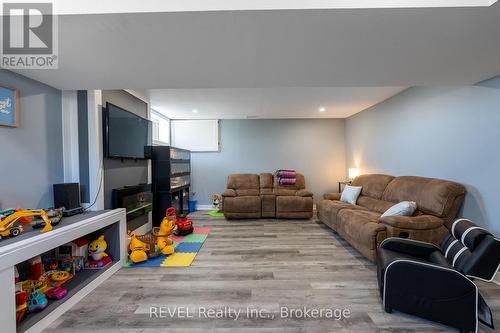 350 Kemp Road W, Grimsby (Grimsby Escarpment), ON - Indoor