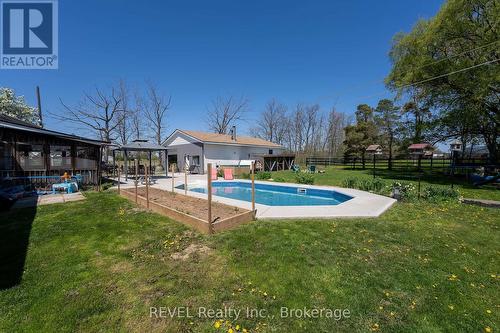 350 Kemp Road W, Grimsby (Grimsby Escarpment), ON - Outdoor With In Ground Pool With Backyard