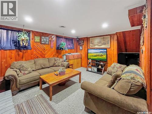 2450 15Th Avenue E, Prince Albert, SK - Indoor Photo Showing Living Room