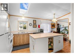 Kitchen w/ skylight - 