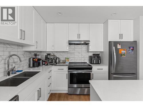 710 Stockwell Avenue Unit# 207, Kelowna, BC - Indoor Photo Showing Kitchen With Stainless Steel Kitchen With Double Sink With Upgraded Kitchen