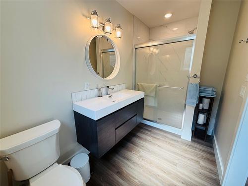 705 Kpokl Road, Invermere, BC - Indoor Photo Showing Bathroom