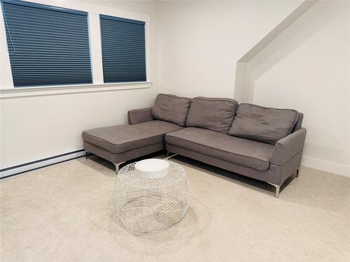 705 Kpokl Road, Invermere, BC - Indoor Photo Showing Living Room