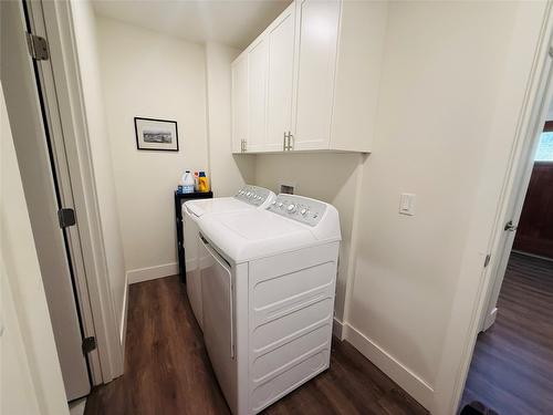 705 Kpokl Road, Invermere, BC - Indoor Photo Showing Laundry Room