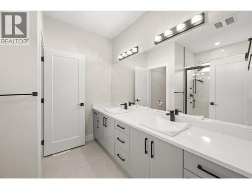 1789 Viewpoint Drive, Kelowna, BC - Indoor Photo Showing Bathroom