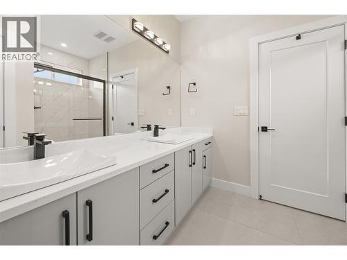 1789 Viewpoint Drive, Kelowna, BC - Indoor Photo Showing Bathroom