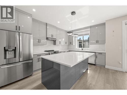 1789 Viewpoint Drive, Kelowna, BC - Indoor Photo Showing Kitchen With Stainless Steel Kitchen With Upgraded Kitchen