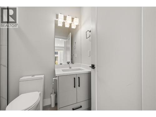 1789 Viewpoint Drive, Kelowna, BC - Indoor Photo Showing Bathroom