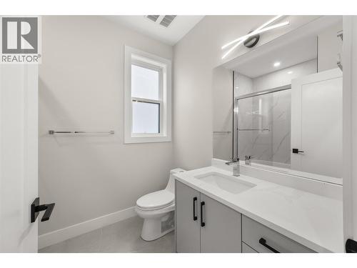 1789 Viewpoint Drive, Kelowna, BC - Indoor Photo Showing Bathroom