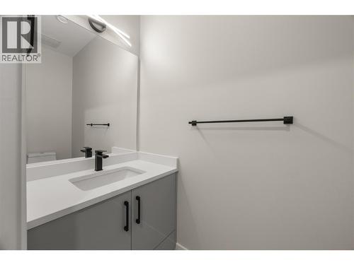 1789 Viewpoint Drive, Kelowna, BC - Indoor Photo Showing Bathroom