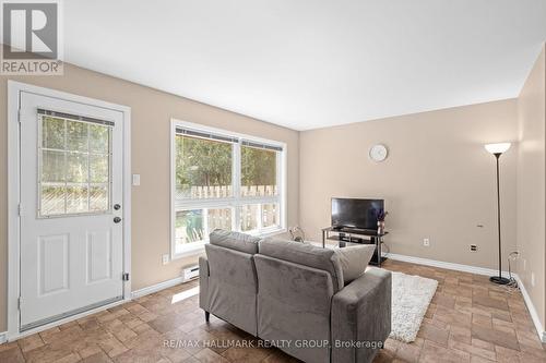 88 - 3014 Olympic Way, Ottawa, ON - Indoor Photo Showing Living Room