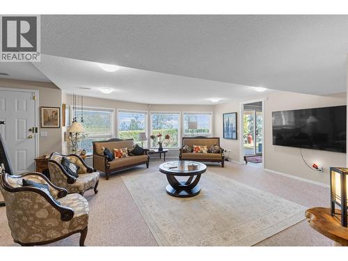 1991 Horizon Drive, West Kelowna, BC - Indoor Photo Showing Living Room