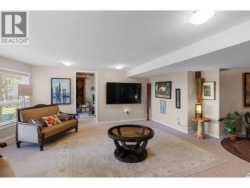 1991 Horizon Drive, West Kelowna, BC - Indoor Photo Showing Living Room