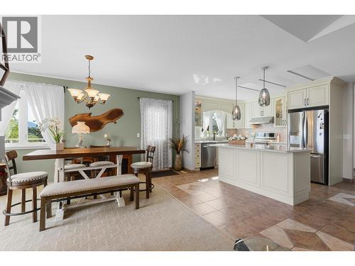 1991 Horizon Drive, West Kelowna, BC - Indoor Photo Showing Kitchen