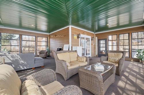 Véranda - 42 Ch. Higgins, Low, QC - Indoor