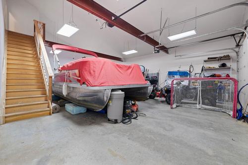 Garage - 42 Ch. Higgins, Low, QC - Indoor Photo Showing Garage