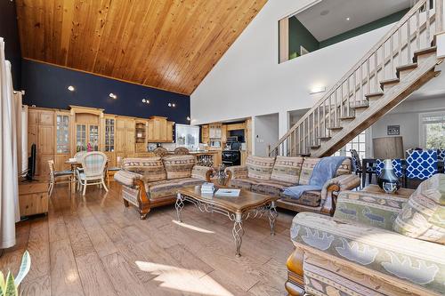 Living room - 42 Ch. Higgins, Low, QC - Indoor Photo Showing Living Room