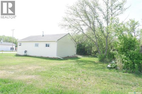 11 B Avenue, Willow Bunch, SK - Outdoor