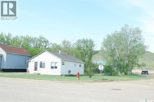 11 B Avenue, Willow Bunch, SK - Outdoor