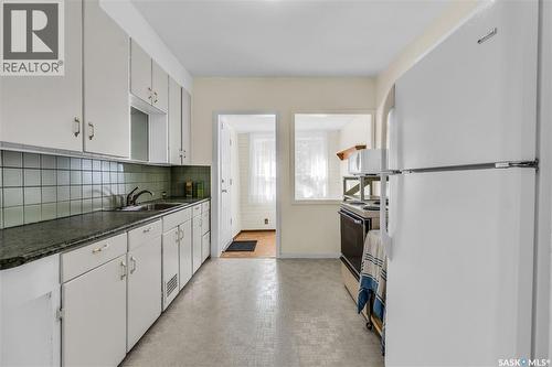 2272 Montague Street, Regina, SK - Indoor Photo Showing Kitchen