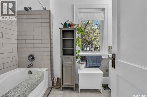 2272 Montague Street, Regina, SK - Indoor Photo Showing Bathroom