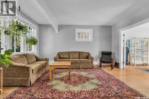 2272 Montague Street, Regina, SK - Indoor Photo Showing Living Room