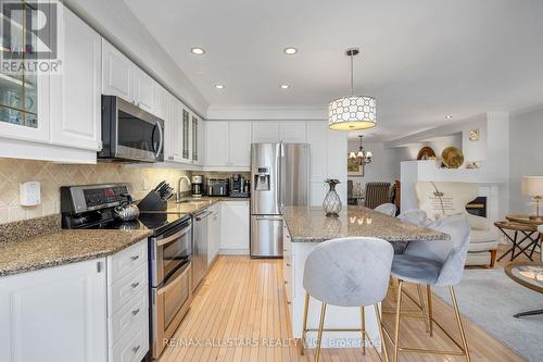 Contemporary design - 10 Sufi Crescent, Toronto, ON - Indoor Photo Showing Kitchen With Upgraded Kitchen