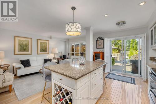 Built-in wine rack - 10 Sufi Crescent, Toronto, ON - Indoor
